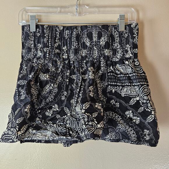 Free People Movement The Way Home Athletic Boho Shorts Black Paisley Mandala M - Picture 2 of 8